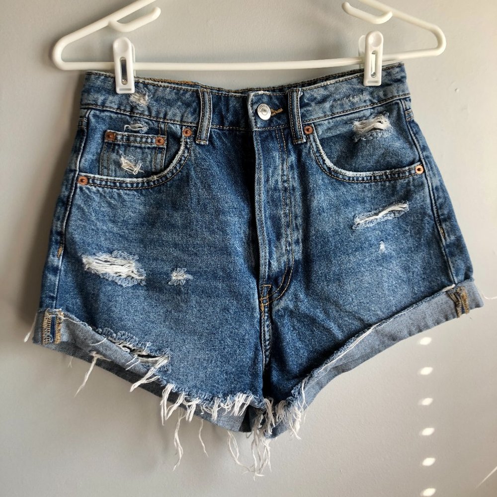 DIVIDED distressed jean shorts
